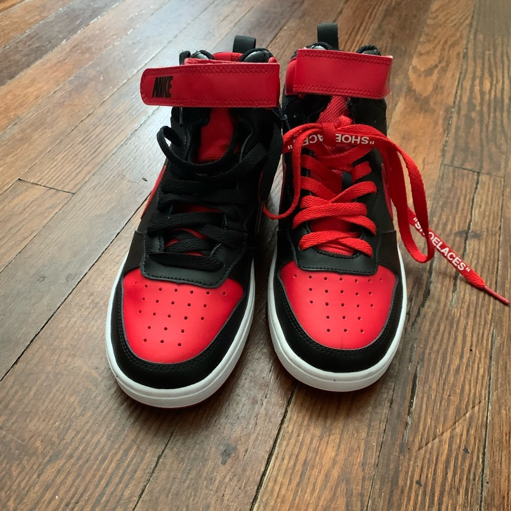 NIKE SHOES New without tag